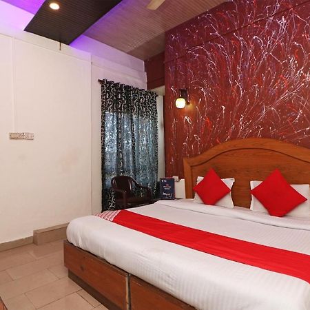 Готель Oyo 75571 Sai Pooja Lodging Мумбаї Екстер'єр фото