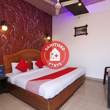 Готель Oyo 75571 Sai Pooja Lodging Мумбаї Екстер'єр фото